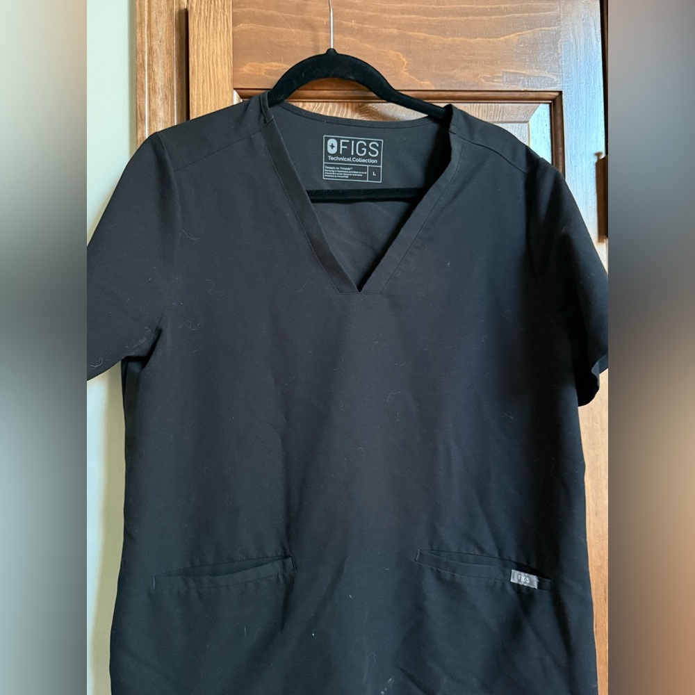 FIGS Classic Black V-Neck Scrub Top